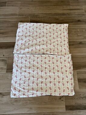 The Farmhouse Rachel Ashwell set of 2 floral pillowcases
